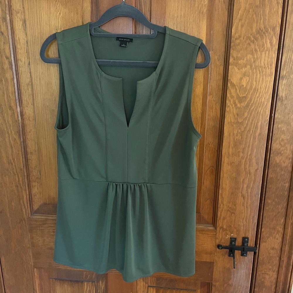 Ann Taylor Green Split Neck Shell